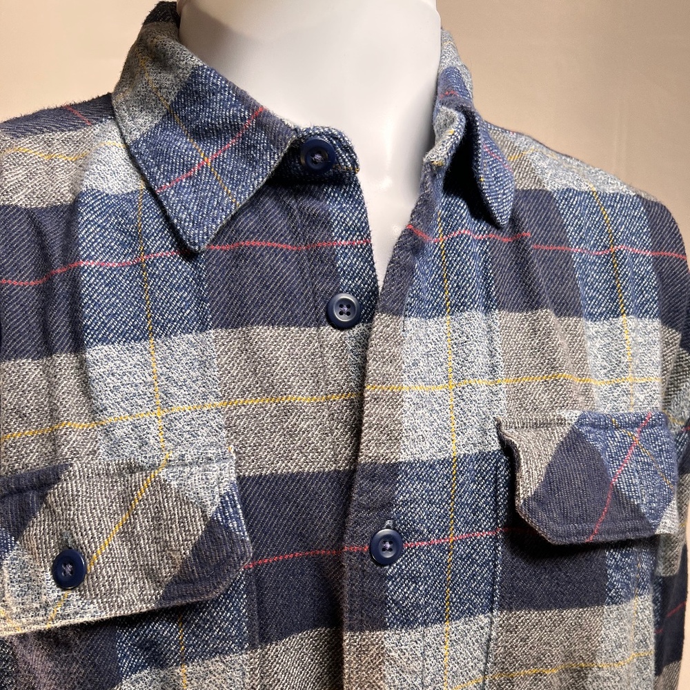 PATAGONIA ORGANIC COTTON MENS FLANNEL BUTTON UP (L)